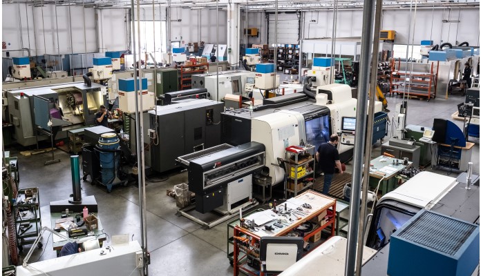 GMG SRL Hitech Officina Meccanica - Panoramica macchinari di produzione nel capannone principale