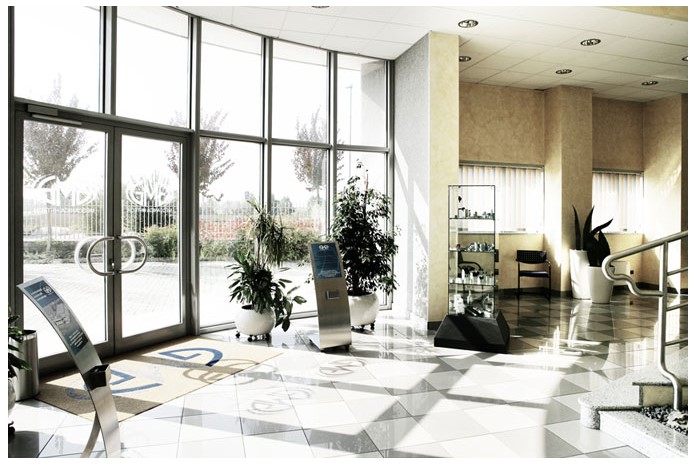 GMG SRL Hitech Officina Meccanica - Panoramica del primo capannone produttivo con macchinari CNC